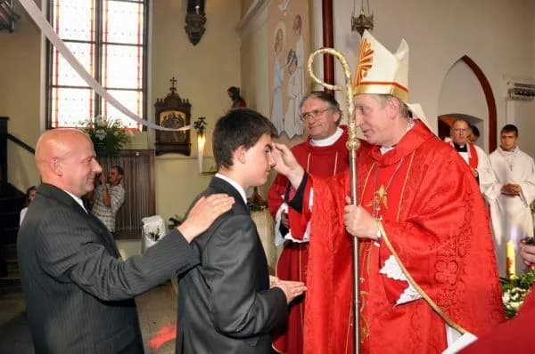 Kiedy przyjąć bierzmowanie? Wszystko, co musisz wiedzieć teraz