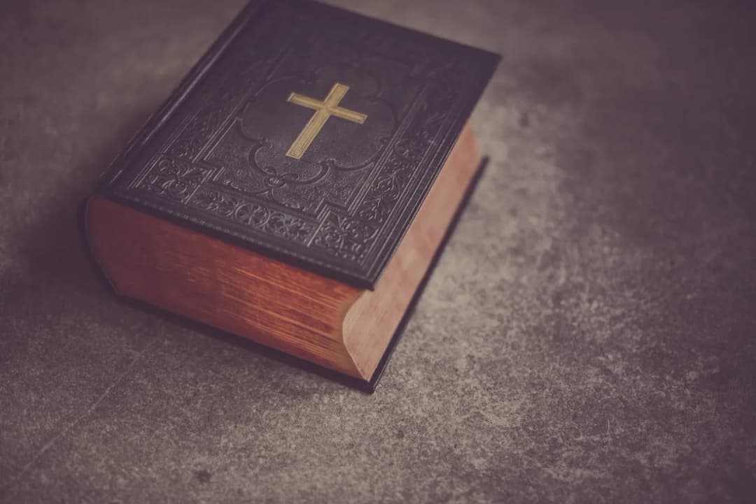Jakie związki frazeologiczne z Biblii używasz codziennie? Oto lista