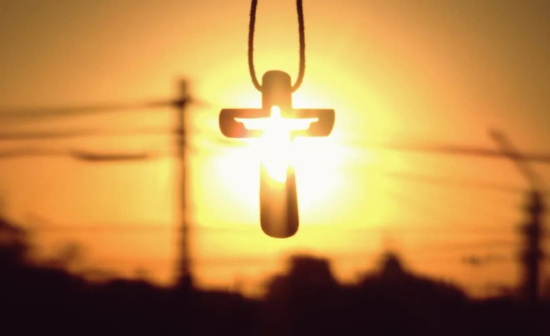 Co oznacza krzyż? Oto 7 ukrytych symboli, które Cię zaskoczą!