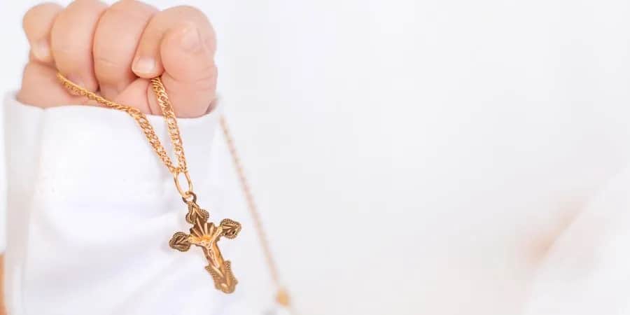 Jak wybrać idealną szatkę do chrztu? Praktyczny poradnik dla rodziców