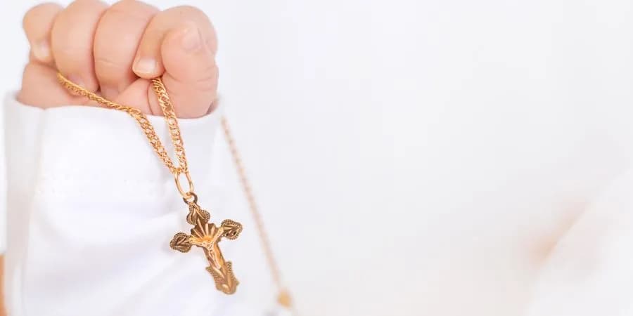 Jak wybrać idealną szatkę do chrztu? Praktyczny poradnik dla rodziców