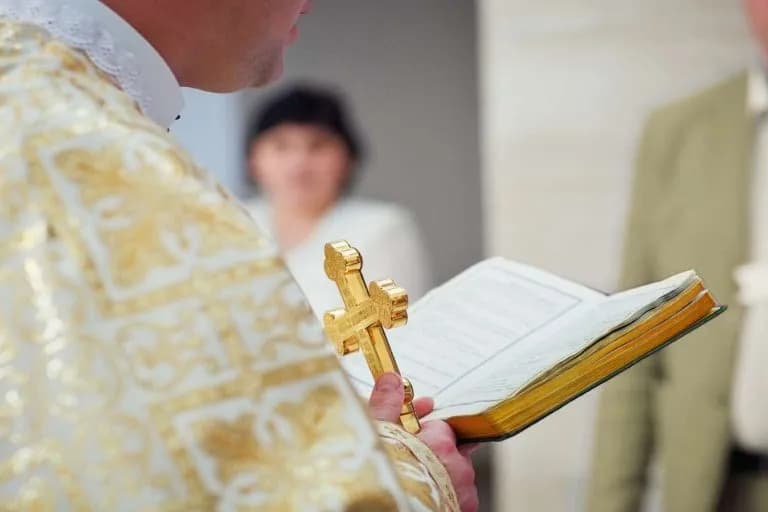 Kto naprawdę może być świadkiem na bierzmowaniu? Zaskakujące