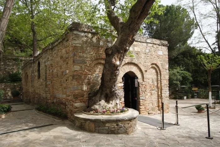 Czy wiesz o kulcie Matki Boskiej w Efezie? Dawna historia zadziwia